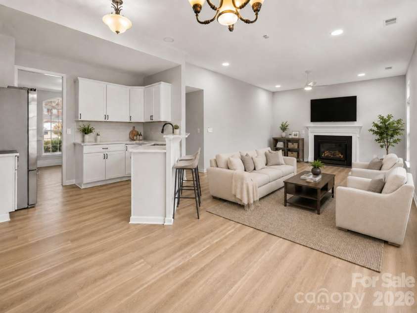 11619 Planters Estates Drive, Charlotte, NC 28278.  MLS# CAR4423181, YatesRealty ID 23116. Virtually staged Family/Breakfast room/Kitchen open floorplan