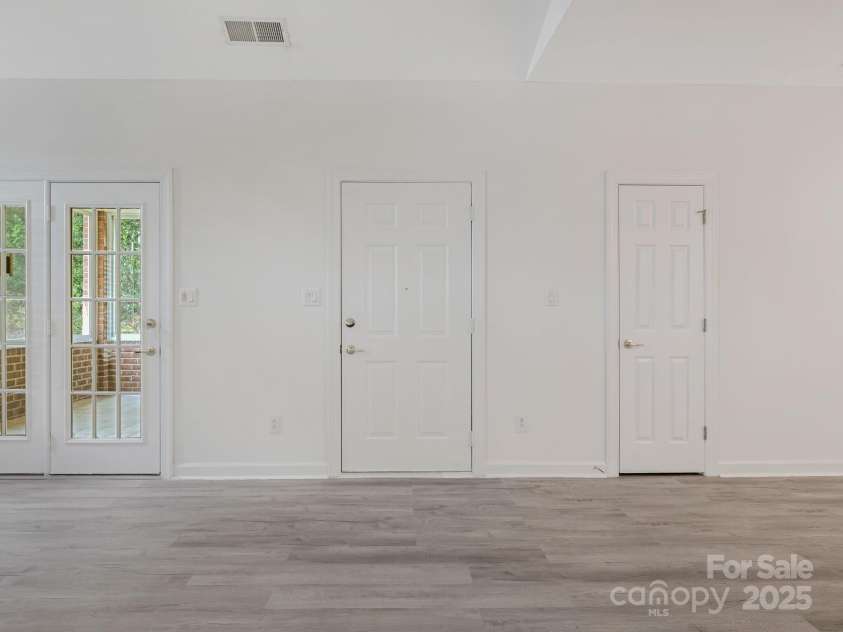 8465 Olde Troon Drive, Charlotte, NC 28277.  MLS# CAR4274147, YatesRealty ID 23116. 