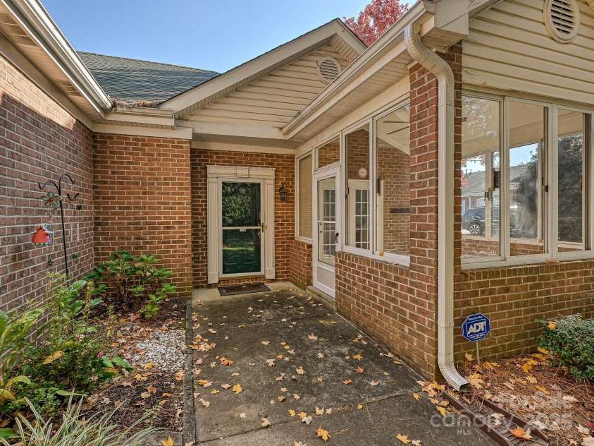 8465 Olde Troon Drive, Charlotte, NC 28277.  MLS# CAR4318296, YatesRealty ID 23116. 