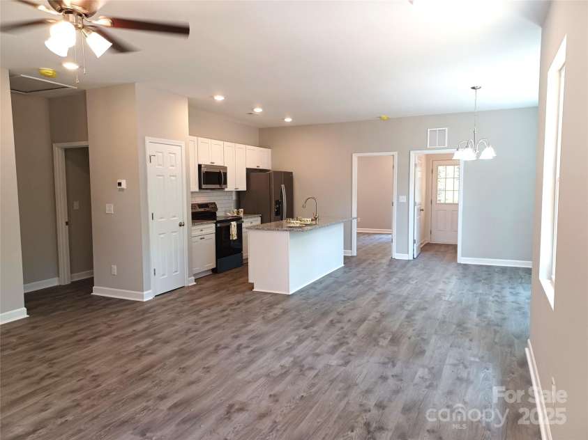 372 Lippard Farm Road, Statesville, NC 28625.  MLS# CAR4275109, YatesRealty ID 23117. 