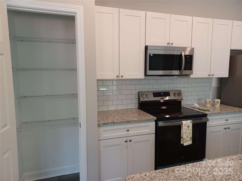 372 Lippard Farm Road, Statesville, NC 28625.  MLS# CAR4275109, YatesRealty ID 23117. ... with a full size pantry