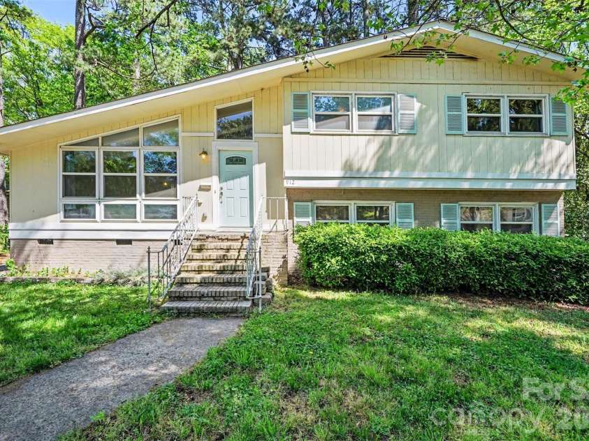912 Bannister Place, Charlotte, NC 28213.  MLS# CAR4345206, YatesRealty ID 23117. 