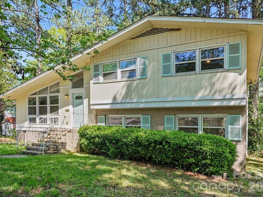 912 Bannister Place, Charlotte, NC 28213.  MLS# CAR4345206, YatesRealty ID 23117. 