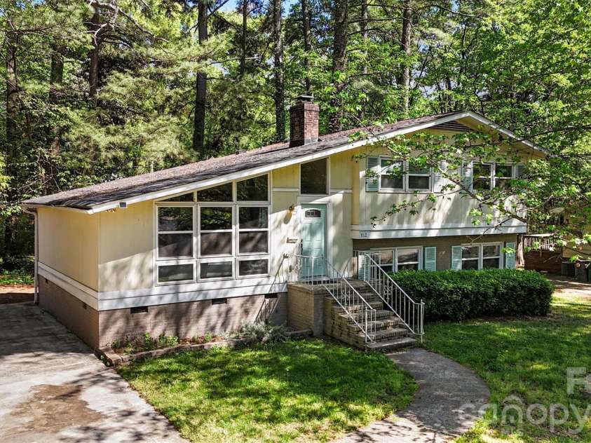 912 Bannister Place, Charlotte, NC 28213.  MLS# CAR4345206, YatesRealty ID 23117. 