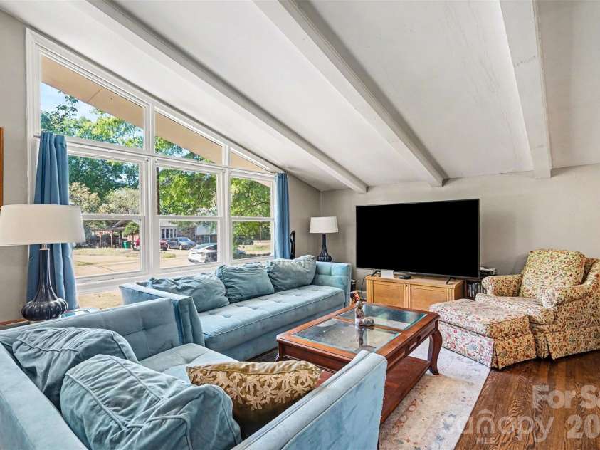 912 Bannister Place, Charlotte, NC 28213.  MLS# CAR4345206, YatesRealty ID 23117. 