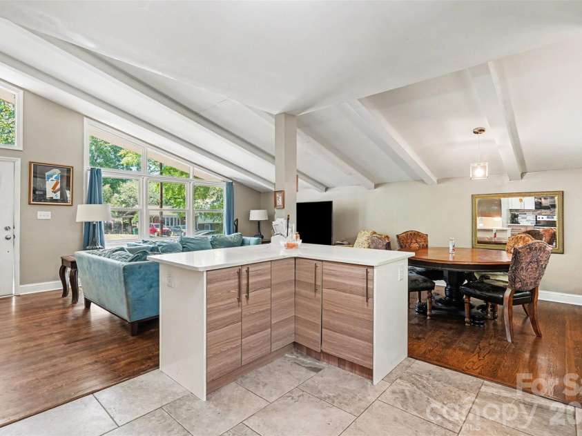 912 Bannister Place, Charlotte, NC 28213.  MLS# CAR4345206, YatesRealty ID 23117. 
