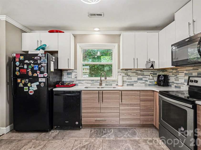 912 Bannister Place, Charlotte, NC 28213.  MLS# CAR4345206, YatesRealty ID 23117. 