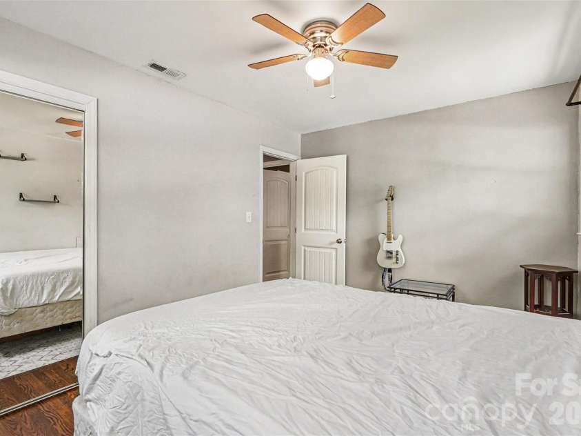 912 Bannister Place, Charlotte, NC 28213.  MLS# CAR4345206, YatesRealty ID 23117. 