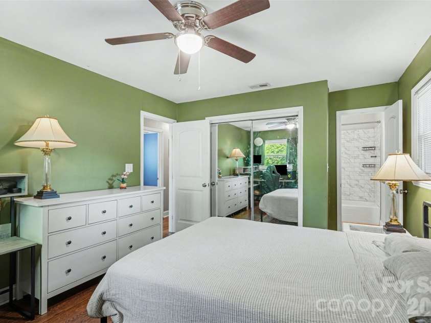 912 Bannister Place, Charlotte, NC 28213.  MLS# CAR4345206, YatesRealty ID 23117. 