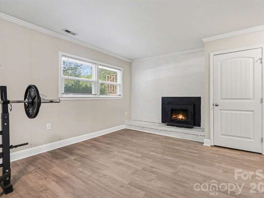 912 Bannister Place, Charlotte, NC 28213.  MLS# CAR4345206, YatesRealty ID 23117. 