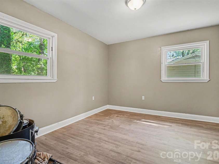 912 Bannister Place, Charlotte, NC 28213.  MLS# CAR4345206, YatesRealty ID 23117. 