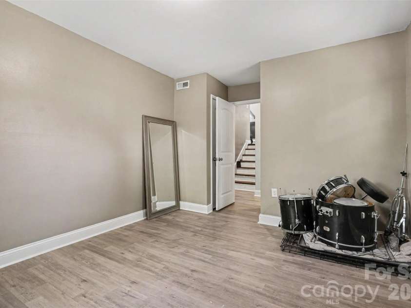 912 Bannister Place, Charlotte, NC 28213.  MLS# CAR4345206, YatesRealty ID 23117. 