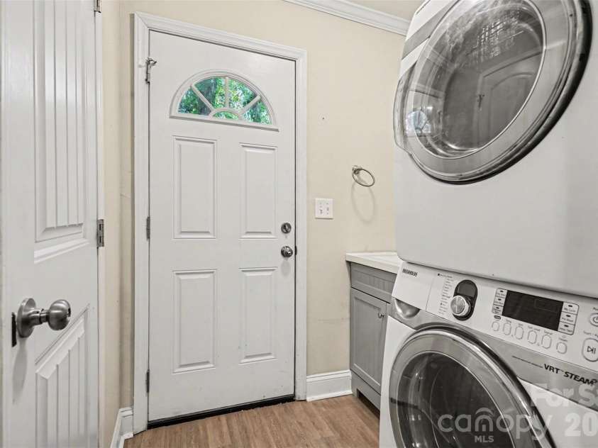 912 Bannister Place, Charlotte, NC 28213.  MLS# CAR4345206, YatesRealty ID 23117. 