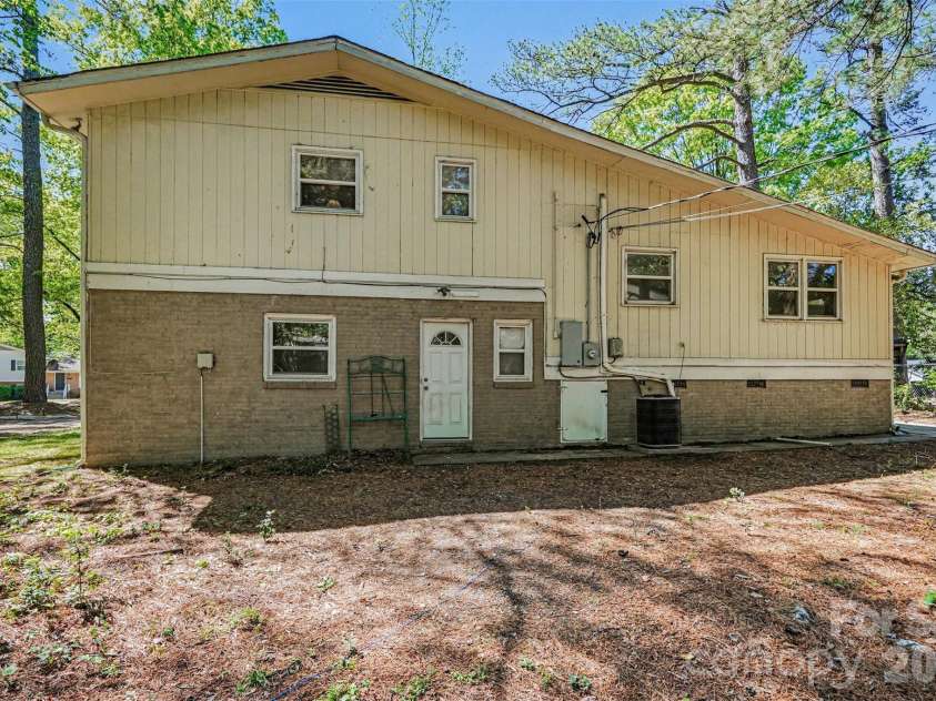 912 Bannister Place, Charlotte, NC 28213.  MLS# CAR4345206, YatesRealty ID 23117. 