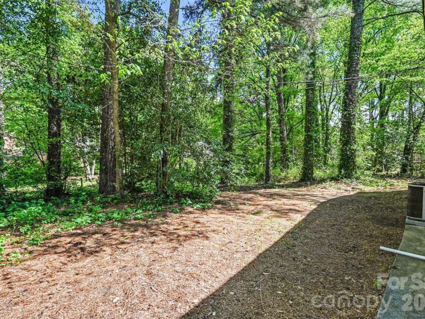 912 Bannister Place, Charlotte, NC 28213.  MLS# CAR4345206, YatesRealty ID 23117. 
