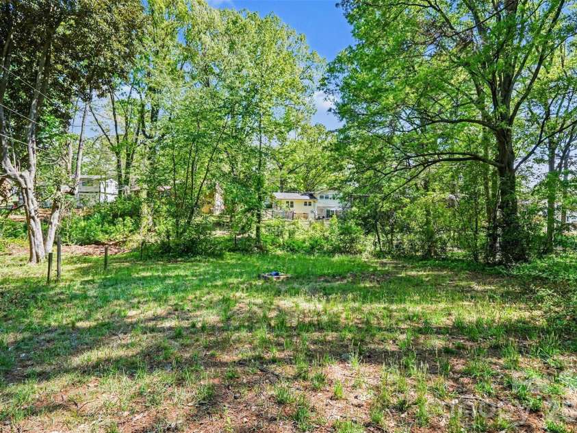 912 Bannister Place, Charlotte, NC 28213.  MLS# CAR4345206, YatesRealty ID 23117. 