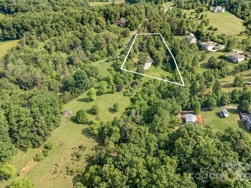 18 Sunberry Drive, Alexander, NC 28701.  MLS# CAR4266048, YatesRealty ID 23118. 