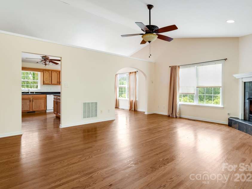 18 Sunberry Drive, Alexander, NC 28701.  MLS# CAR4266048, YatesRealty ID 23118. 