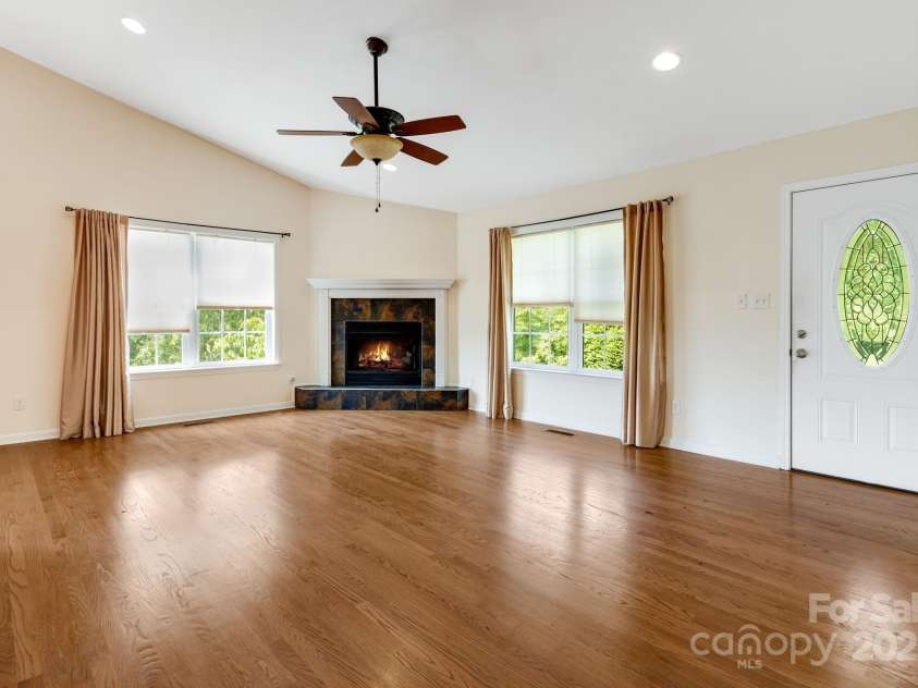 18 Sunberry Drive, Alexander, NC 28701.  MLS# CAR4266048, YatesRealty ID 23118. 
