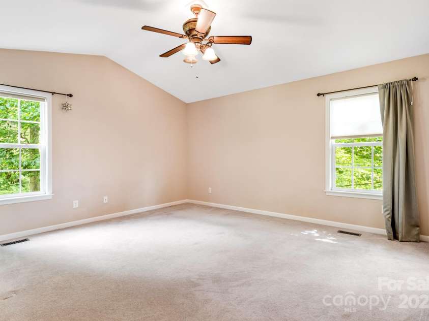 18 Sunberry Drive, Alexander, NC 28701.  MLS# CAR4266048, YatesRealty ID 23118. 