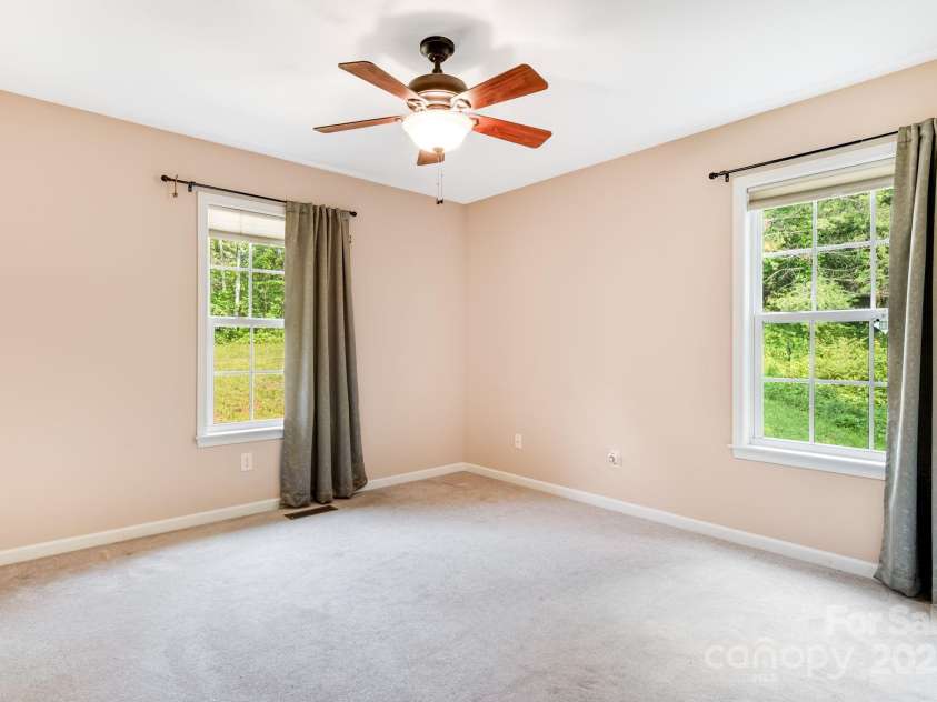 18 Sunberry Drive, Alexander, NC 28701.  MLS# CAR4266048, YatesRealty ID 23118. 