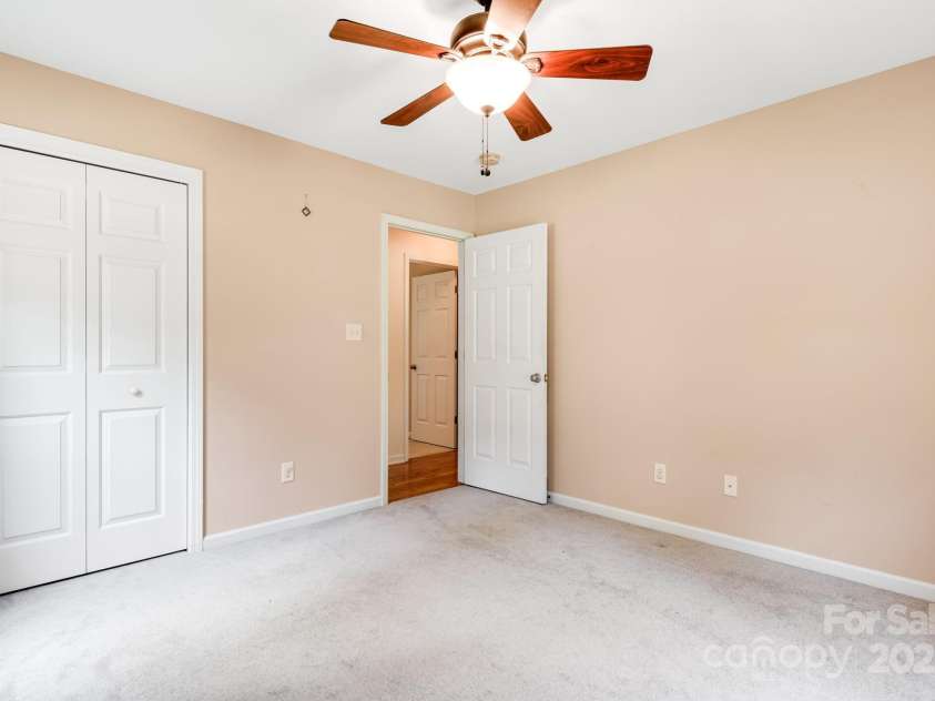 18 Sunberry Drive, Alexander, NC 28701.  MLS# CAR4266048, YatesRealty ID 23118. 