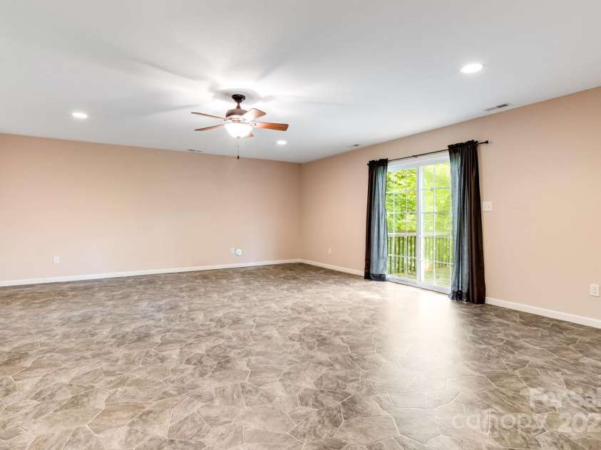 18 Sunberry Drive, Alexander, NC 28701.  MLS# CAR4266048, YatesRealty ID 23118. 
