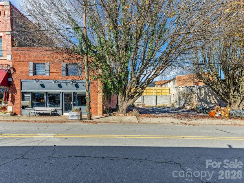 204 Sutton Avenue, Black Mountain, NC 28711.  MLS# CAR4331519, YatesRealty ID 2312. 204 Sutton Ave., Black Mtn.