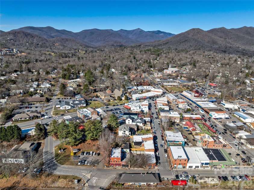 204 Sutton Avenue, Black Mountain, NC 28711.  MLS# CAR4331519, YatesRealty ID 2312. 