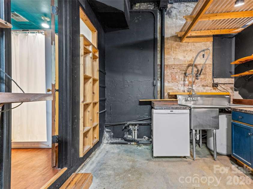 204 Sutton Avenue, Black Mountain, NC 28711.  MLS# CAR4331519, YatesRealty ID 2312. 