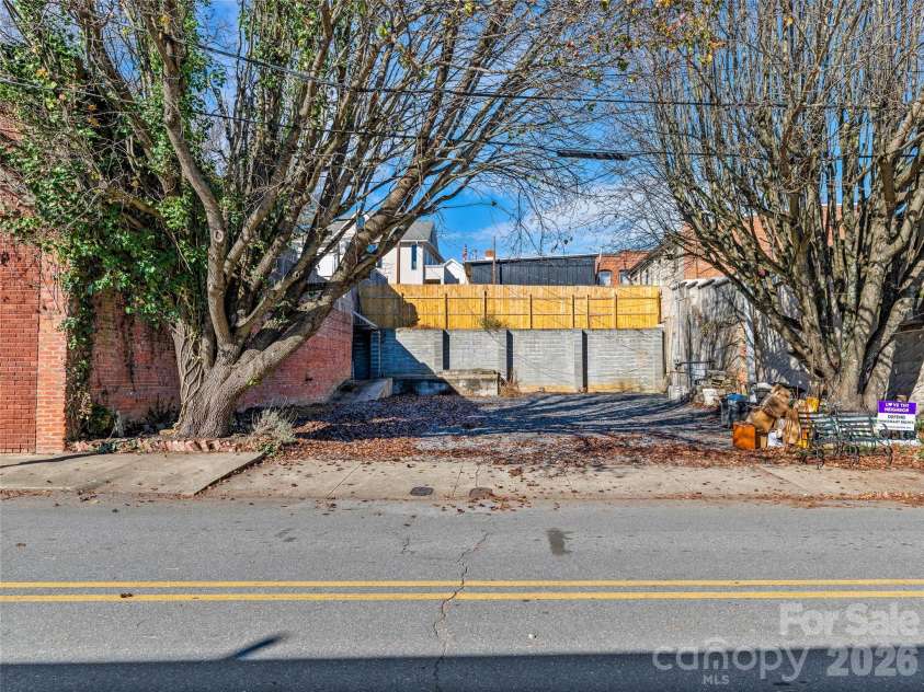 204 Sutton Avenue, Black Mountain, NC 28711.  MLS# CAR4331519, YatesRealty ID 2312. 