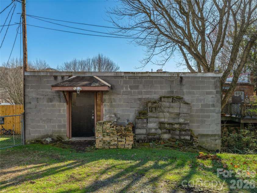 204 Sutton Avenue, Black Mountain, NC 28711.  MLS# CAR4331519, YatesRealty ID 2312. 