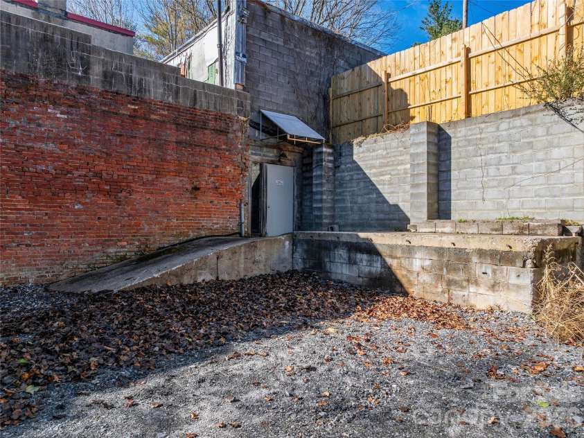 204 Sutton Avenue, Black Mountain, NC 28711.  MLS# CAR4331519, YatesRealty ID 2312. 