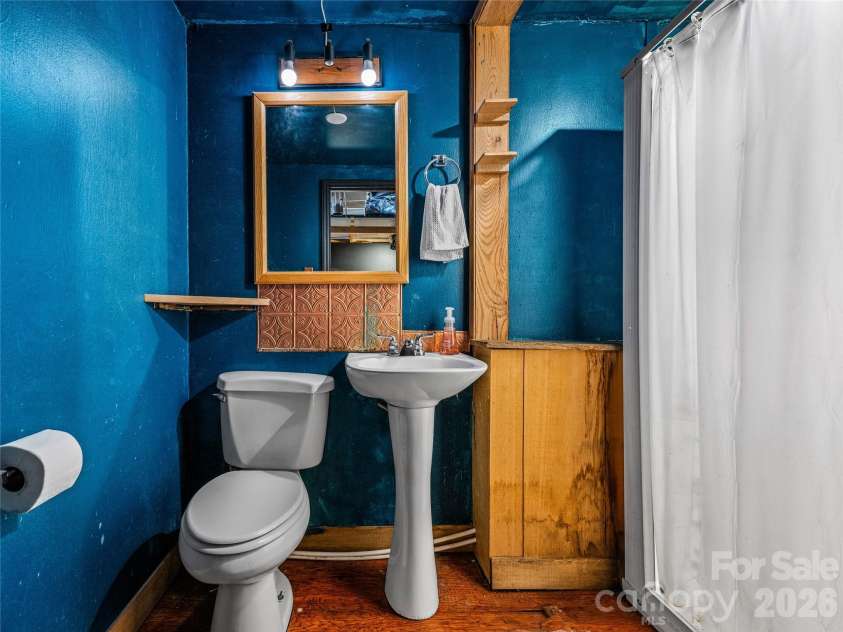 204 Sutton Avenue, Black Mountain, NC 28711.  MLS# CAR4331519, YatesRealty ID 2312. Full Bath