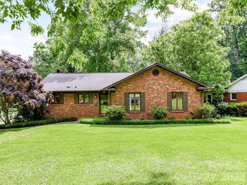 2401 Wensley Drive, Charlotte, NC 28210.  MLS# CAR4350843, YatesRealty ID 2312. 