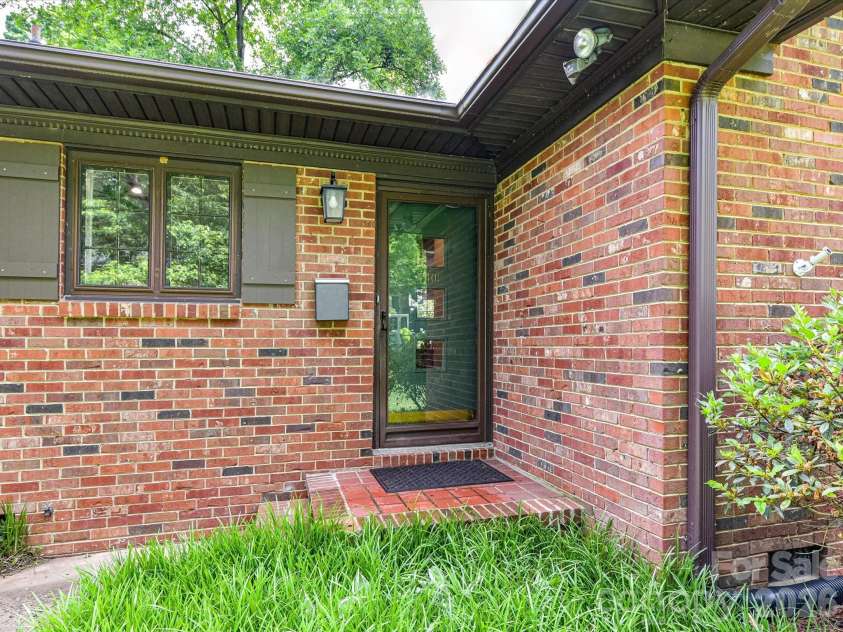 2401 Wensley Drive, Charlotte, NC 28210.  MLS# CAR4350843, YatesRealty ID 2312. 