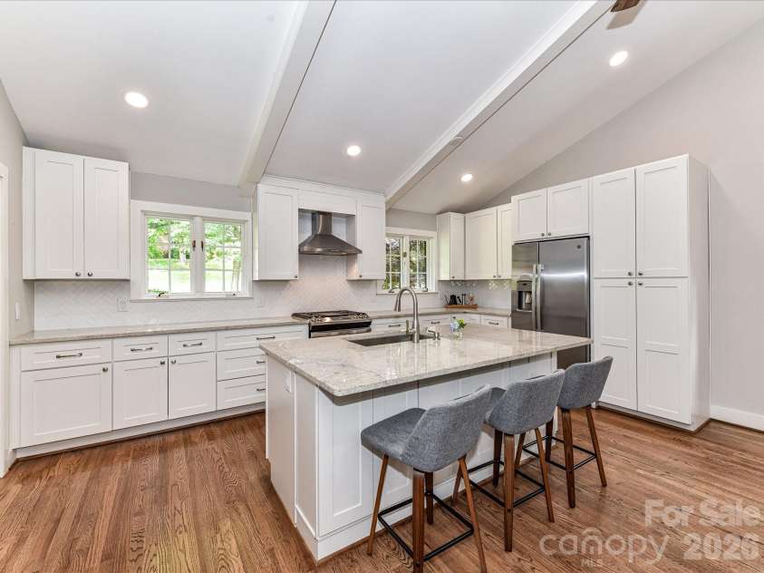 2401 Wensley Drive, Charlotte, NC 28210.  MLS# CAR4350843, YatesRealty ID 2312. 