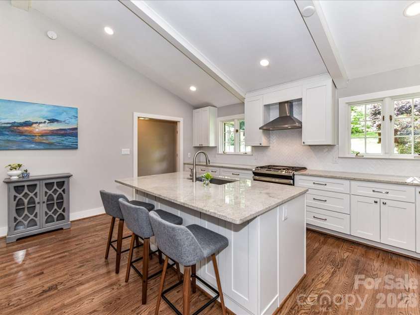 2401 Wensley Drive, Charlotte, NC 28210.  MLS# CAR4350843, YatesRealty ID 2312. 