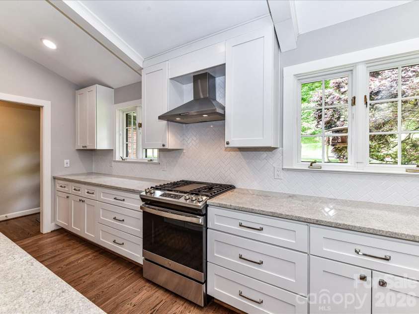 2401 Wensley Drive, Charlotte, NC 28210.  MLS# CAR4350843, YatesRealty ID 2312. 