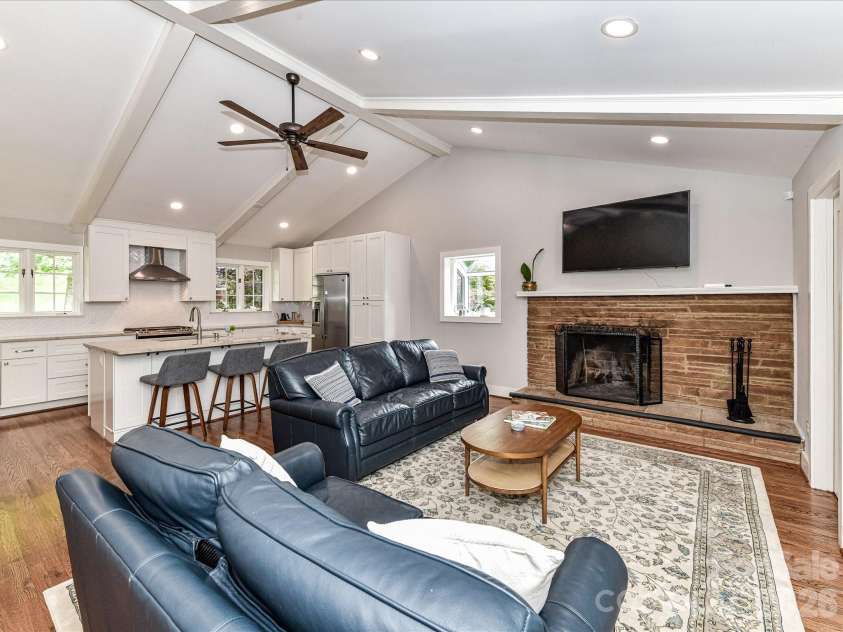 2401 Wensley Drive, Charlotte, NC 28210.  MLS# CAR4350843, YatesRealty ID 2312. 