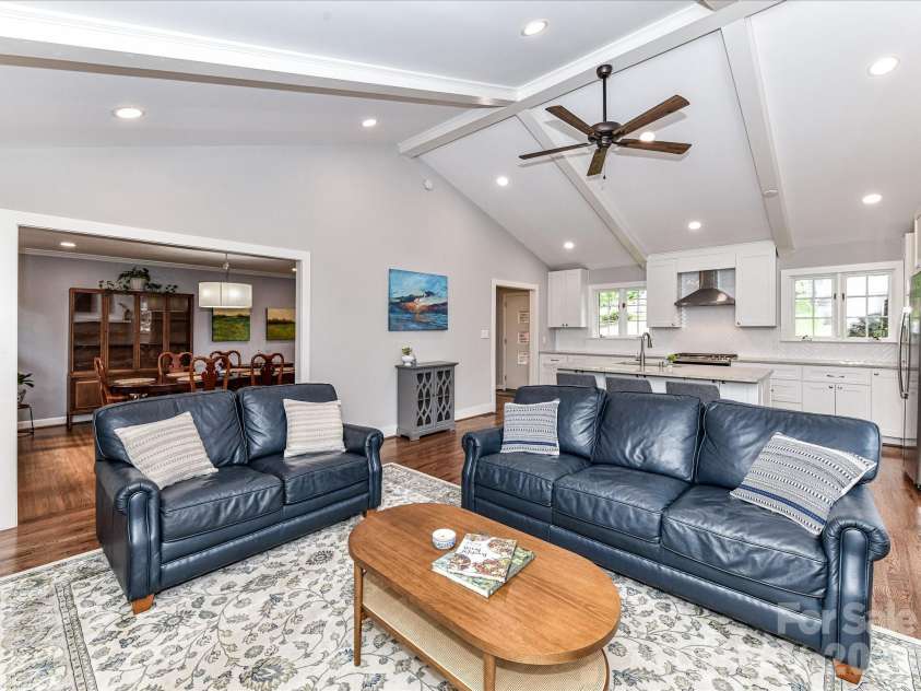 2401 Wensley Drive, Charlotte, NC 28210.  MLS# CAR4350843, YatesRealty ID 2312. 