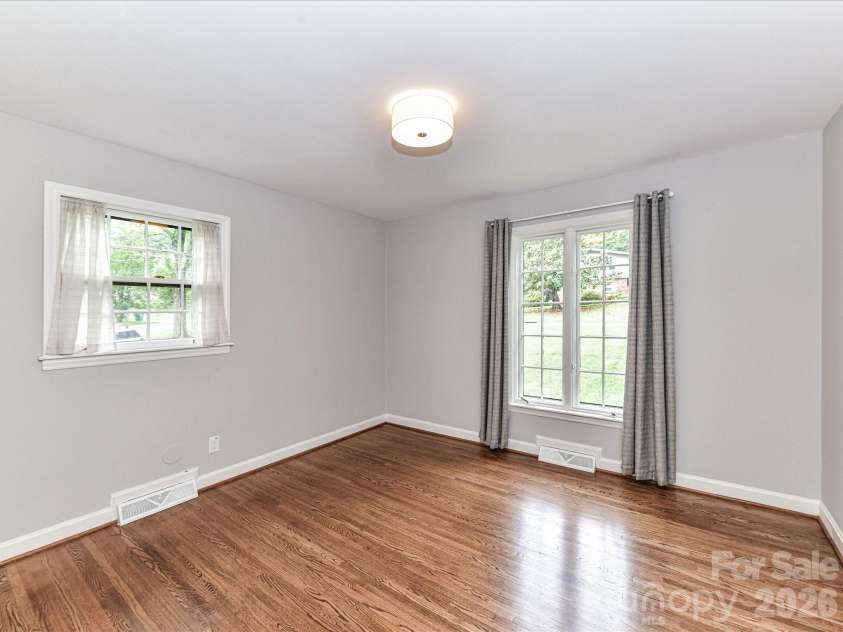 2401 Wensley Drive, Charlotte, NC 28210.  MLS# CAR4350843, YatesRealty ID 2312. 