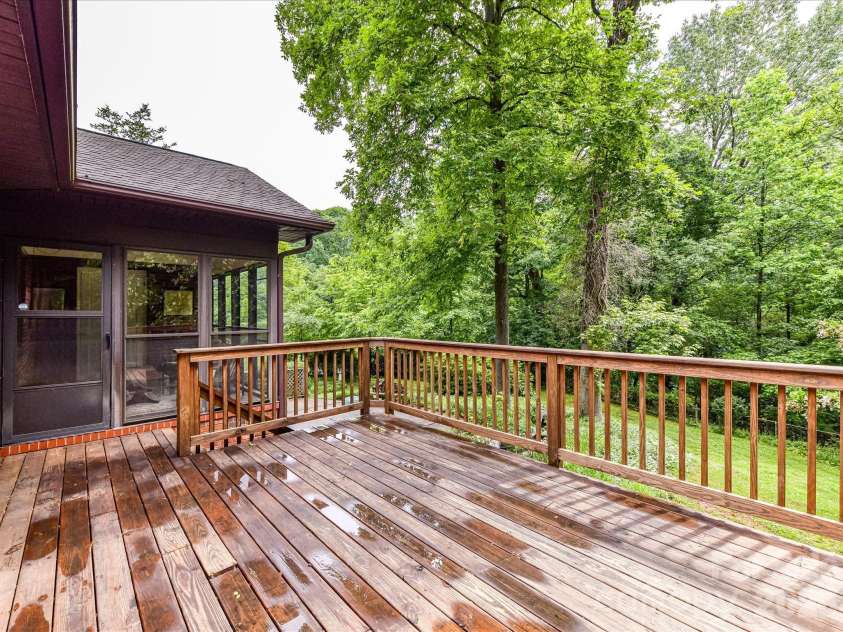 2401 Wensley Drive, Charlotte, NC 28210.  MLS# CAR4350843, YatesRealty ID 2312. 