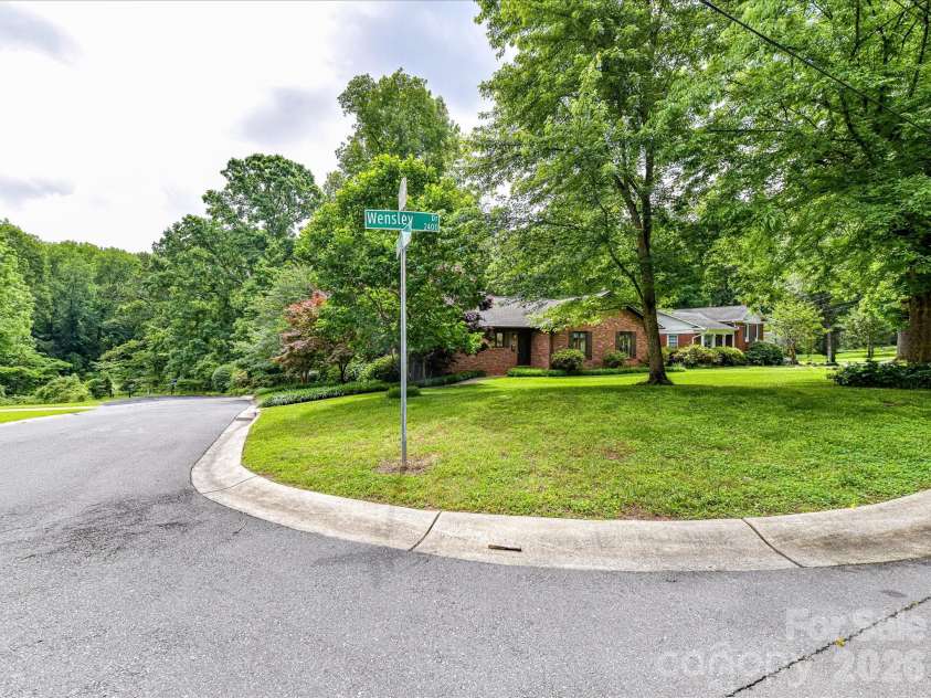 2401 Wensley Drive, Charlotte, NC 28210.  MLS# CAR4350843, YatesRealty ID 2312. 