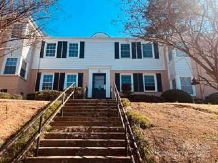 565 Wakefield Drive, Charlotte, NC 28209.  MLS# CAR4235090, YatesRealty ID 2312. 