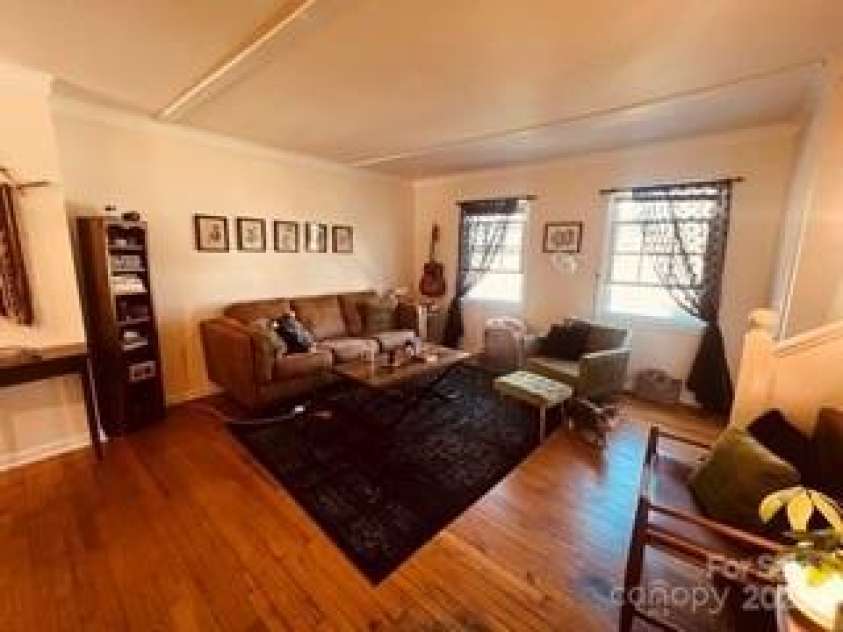 565 Wakefield Drive, Charlotte, NC 28209.  MLS# CAR4235090, YatesRealty ID 2312. 