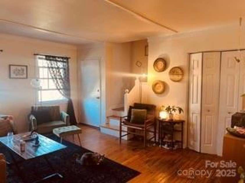 565 Wakefield Drive, Charlotte, NC 28209.  MLS# CAR4235090, YatesRealty ID 2312. 