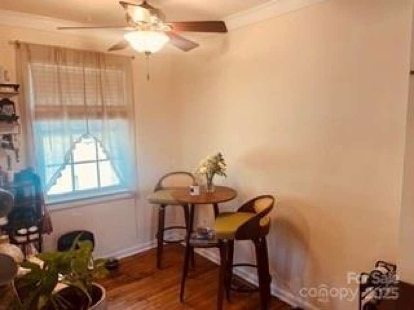 565 Wakefield Drive, Charlotte, NC 28209.  MLS# CAR4235090, YatesRealty ID 2312. 