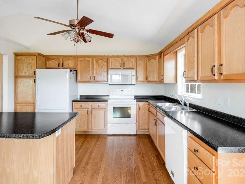 18 & 28 Sunberry Drive, Alexander, NC 28701.  MLS# CAR4266068, YatesRealty ID 23120. 