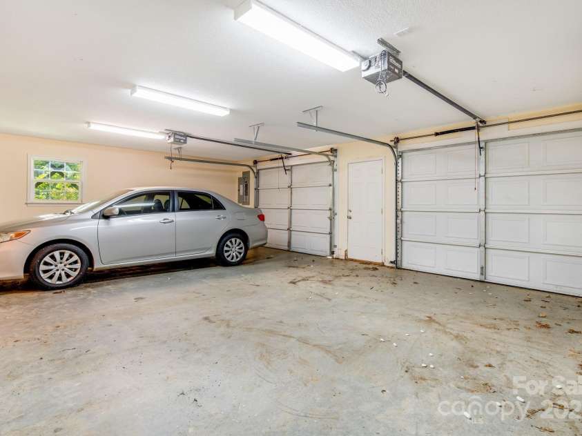 18 & 28 Sunberry Drive, Alexander, NC 28701.  MLS# CAR4266068, YatesRealty ID 23120. 